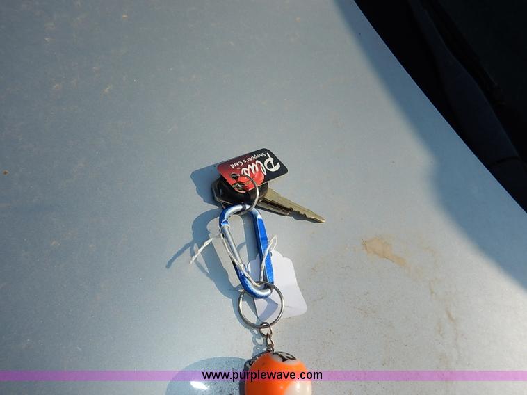 image for item I5419 2004 Saturn Vue SUV