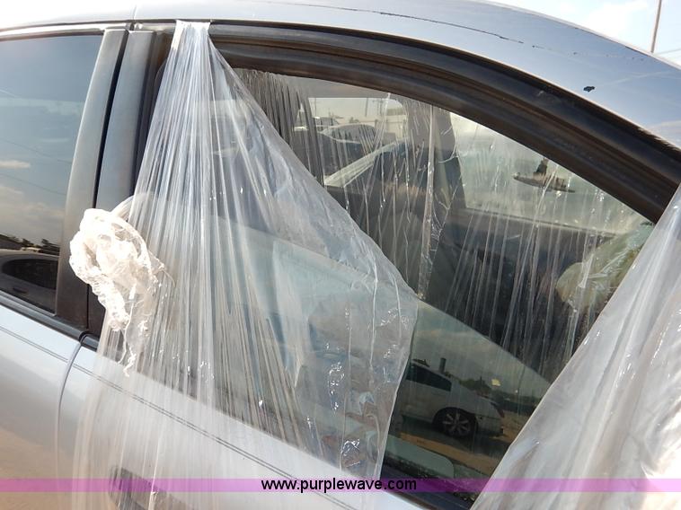 image for item I5419 2004 Saturn Vue SUV