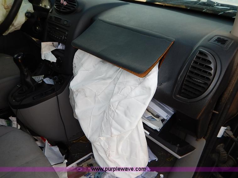 image for item I5419 2004 Saturn Vue SUV