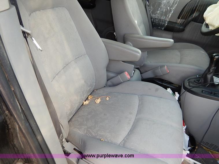 image for item I5419 2004 Saturn Vue SUV