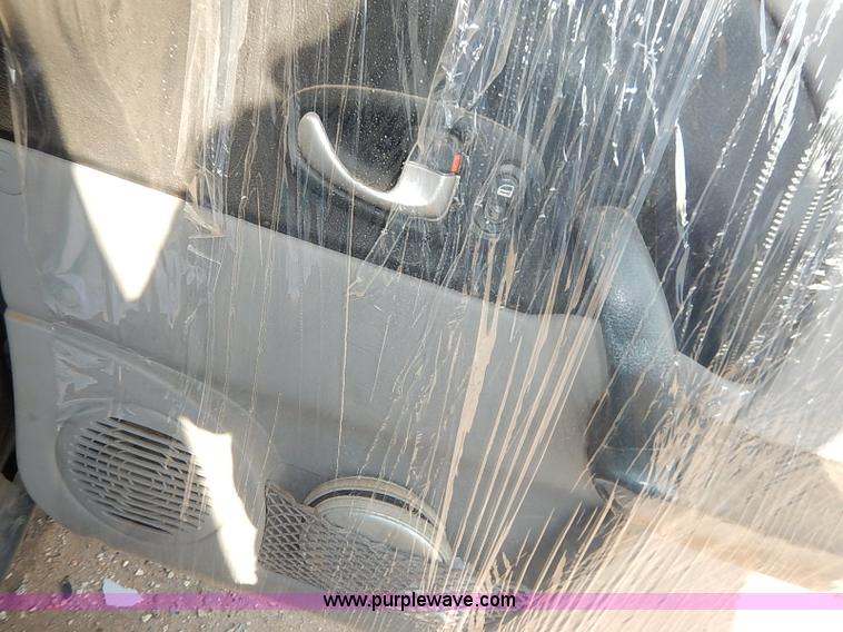 image for item I5419 2004 Saturn Vue SUV