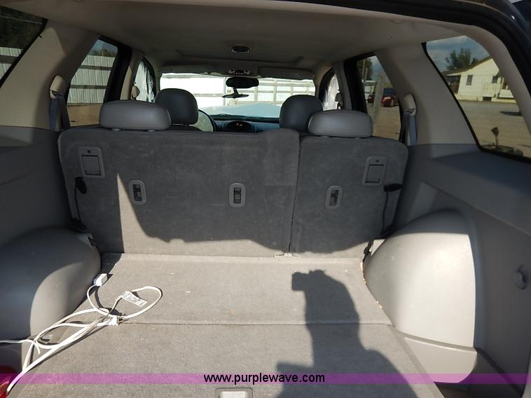 image for item I5419 2004 Saturn Vue SUV