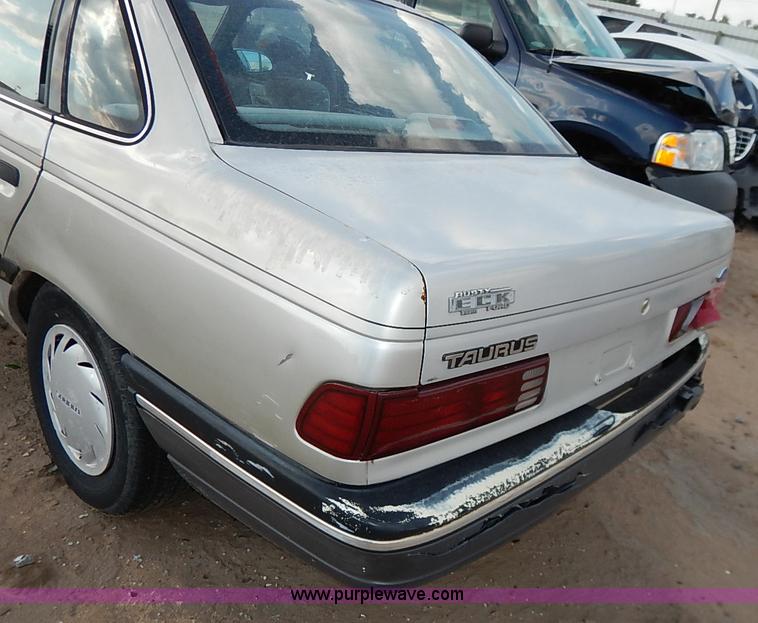 image for item I5420 1991 Ford Taurus L