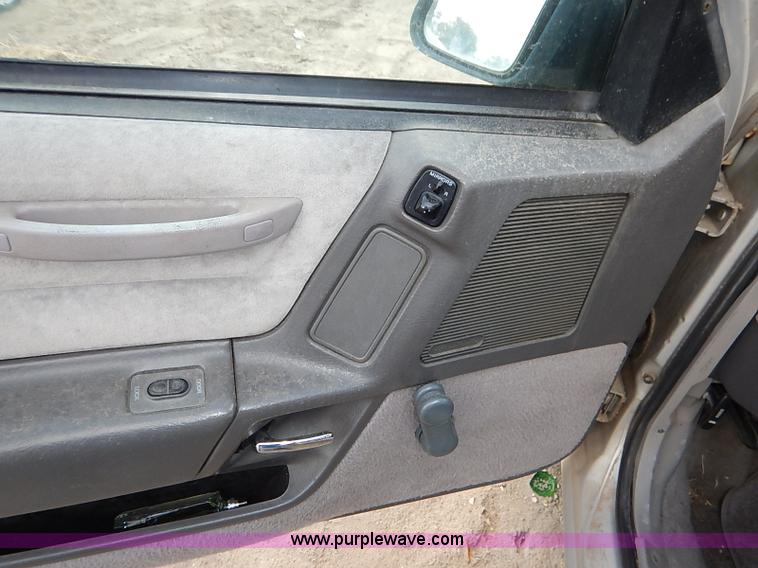 image for item I5420 1991 Ford Taurus L