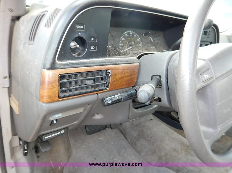 image for item I5420 1991 Ford Taurus L