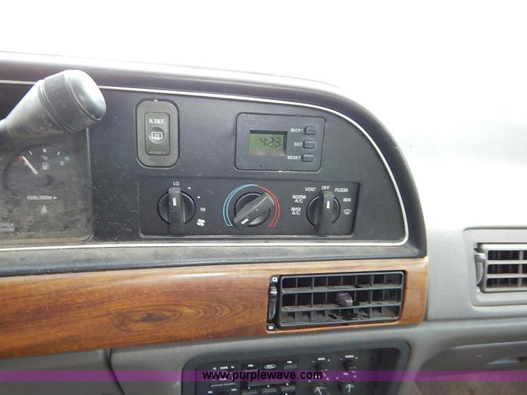 image for item I5420 1991 Ford Taurus L