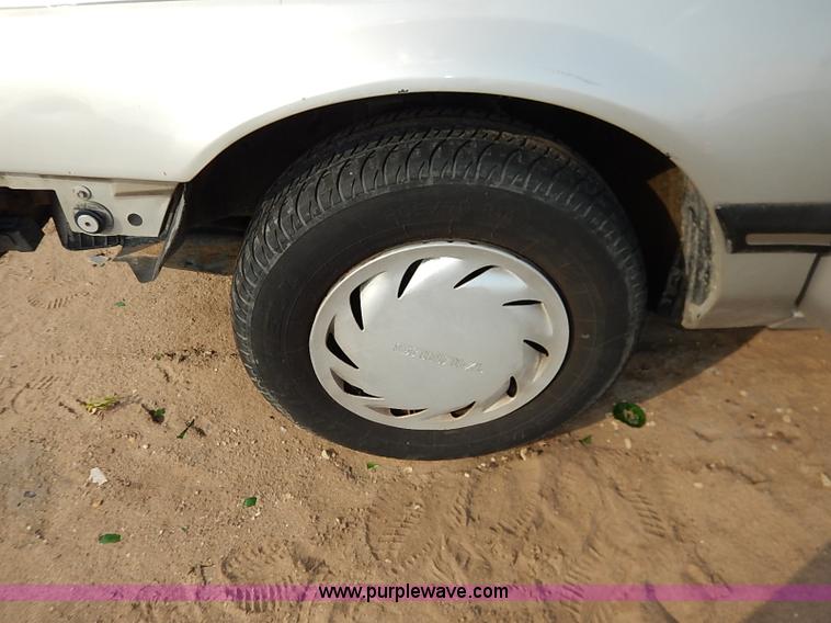 image for item I5420 1991 Ford Taurus L