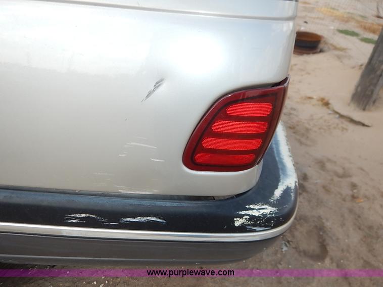 image for item I5420 1991 Ford Taurus L