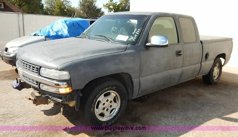 image for item I5426 2001 Chevrolet Silverado 1500 Ext. Cab pickup truck