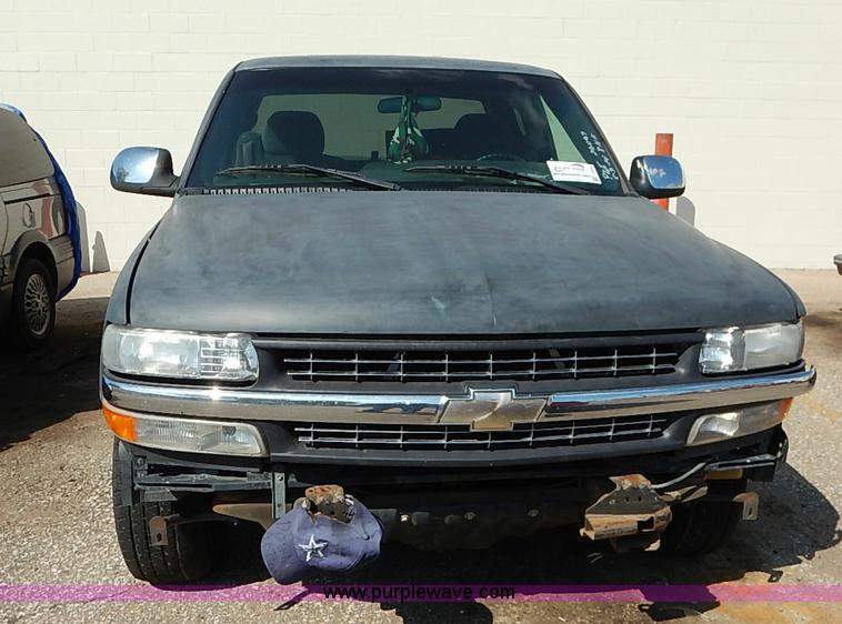 image for item I5426 2001 Chevrolet Silverado 1500 Ext. Cab pickup truck