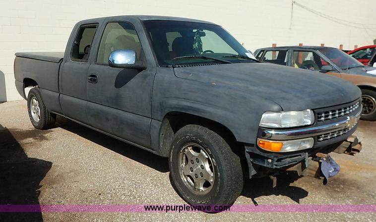 image for item I5426 2001 Chevrolet Silverado 1500 Ext. Cab pickup truck