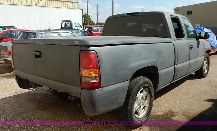 image for item I5426 2001 Chevrolet Silverado 1500 Ext. Cab pickup truck