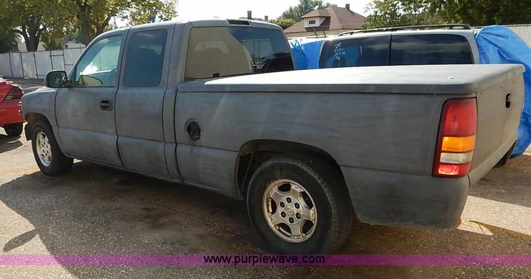 image for item I5426 2001 Chevrolet Silverado 1500 Ext. Cab pickup truck