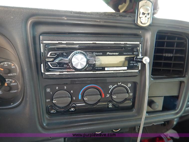 image for item I5426 2001 Chevrolet Silverado 1500 Ext. Cab pickup truck