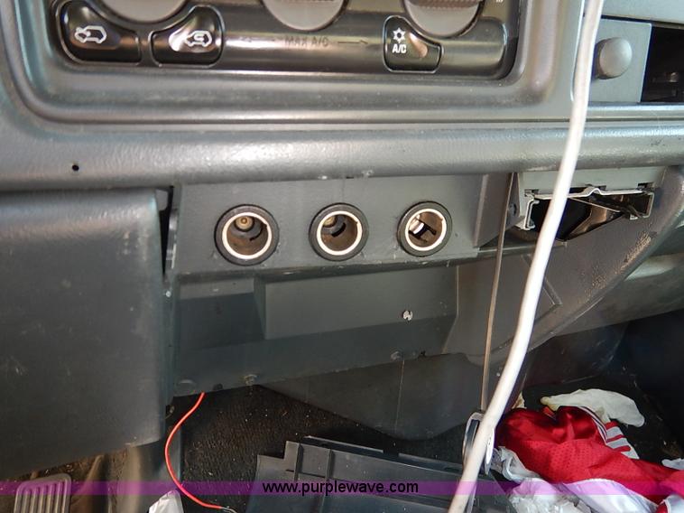 image for item I5426 2001 Chevrolet Silverado 1500 Ext. Cab pickup truck