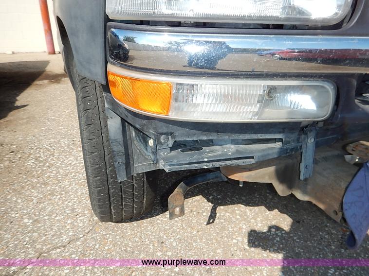 image for item I5426 2001 Chevrolet Silverado 1500 Ext. Cab pickup truck