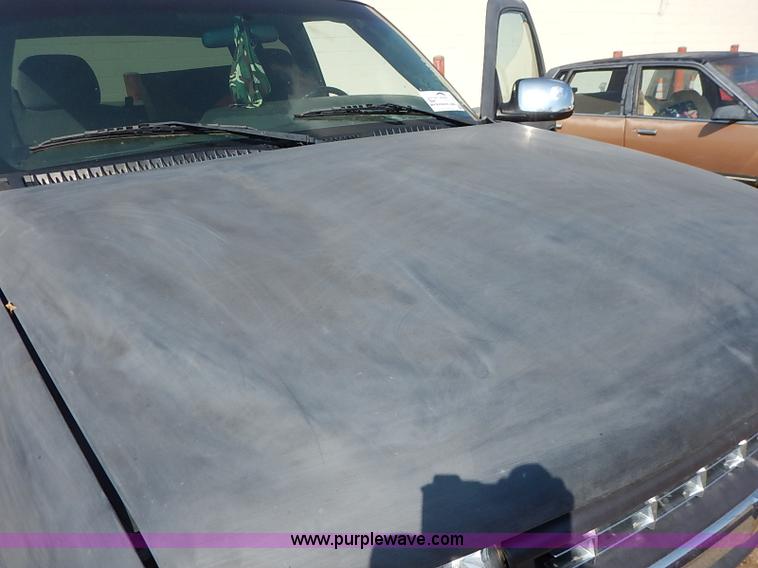 image for item I5426 2001 Chevrolet Silverado 1500 Ext. Cab pickup truck