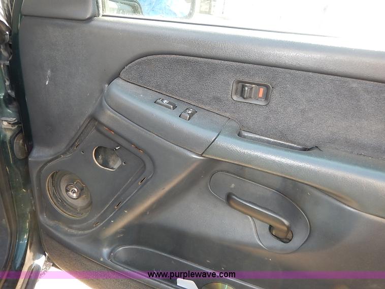 image for item I5426 2001 Chevrolet Silverado 1500 Ext. Cab pickup truck