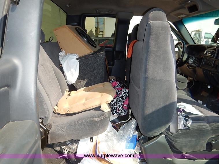 image for item I5426 2001 Chevrolet Silverado 1500 Ext. Cab pickup truck