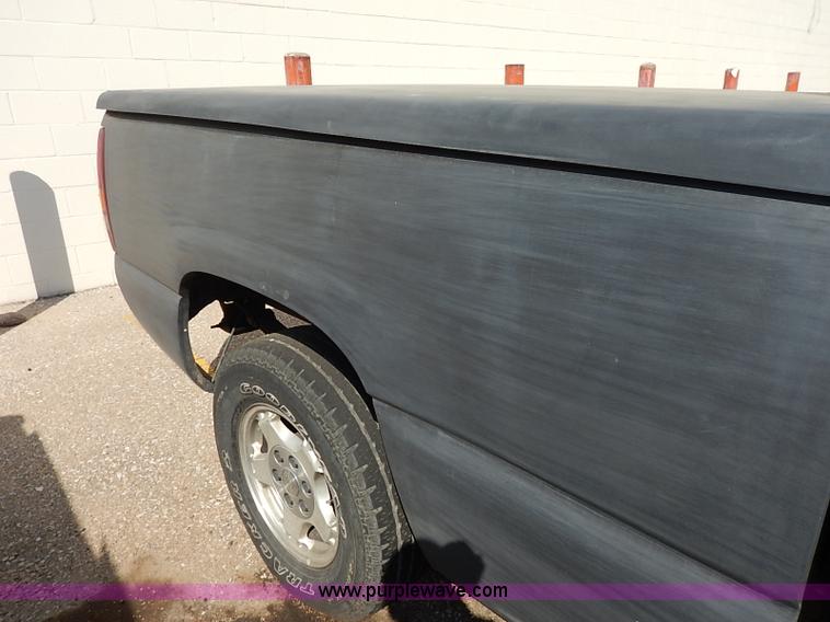 image for item I5426 2001 Chevrolet Silverado 1500 Ext. Cab pickup truck