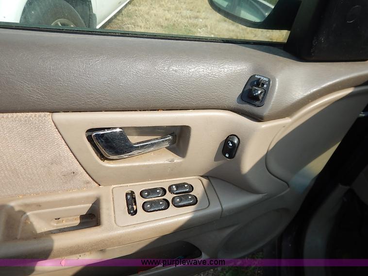 image for item I5428 2000 Ford Taurus SE SVG