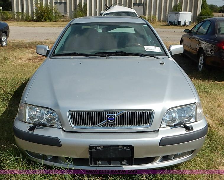 image for item I5429 2001 Volvo S40