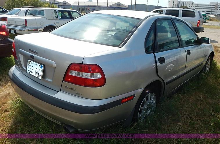image for item I5429 2001 Volvo S40
