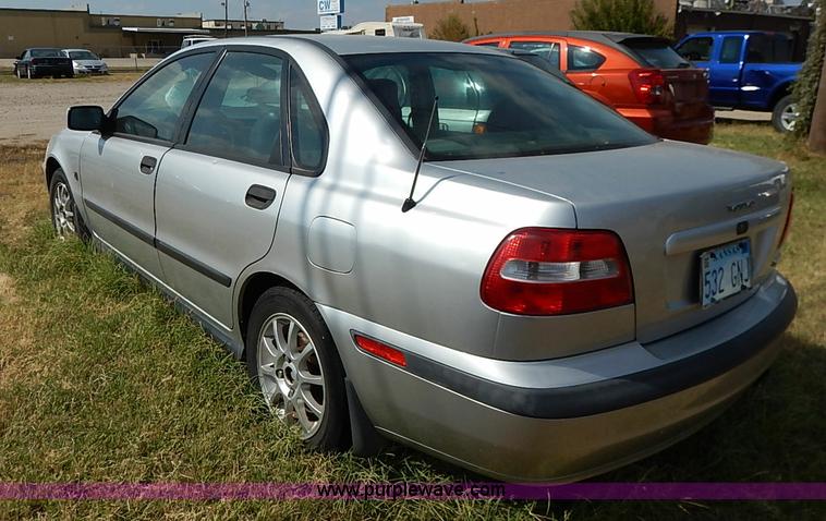 image for item I5429 2001 Volvo S40