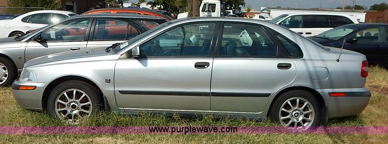 image for item I5429 2001 Volvo S40