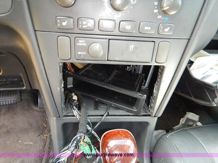 image for item I5429 2001 Volvo S40