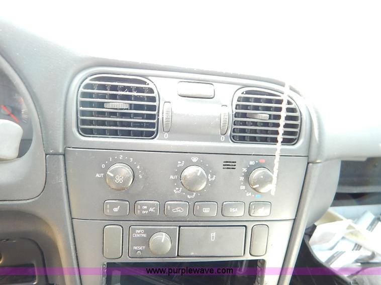 image for item I5429 2001 Volvo S40