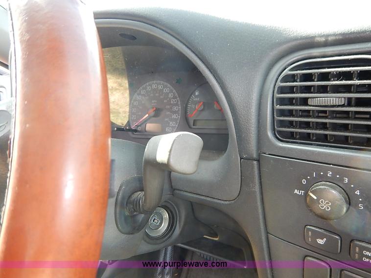 image for item I5429 2001 Volvo S40