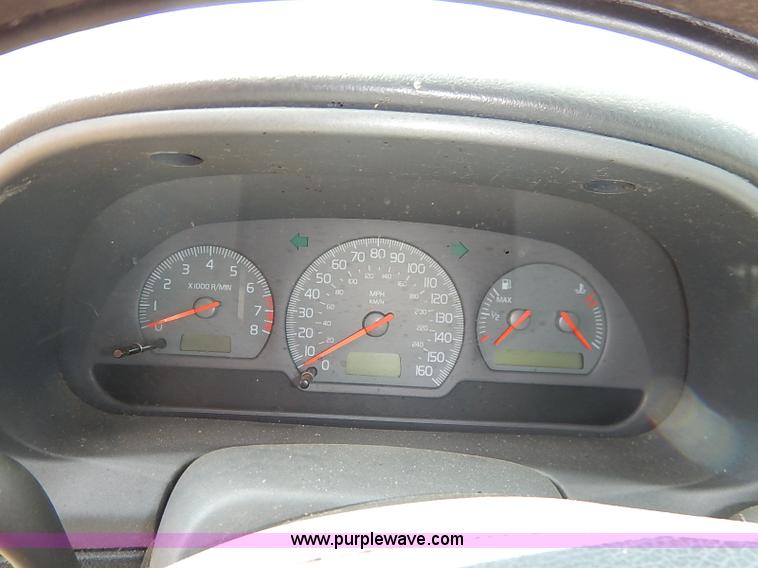 image for item I5429 2001 Volvo S40