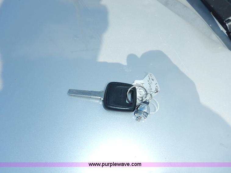 image for item I5429 2001 Volvo S40