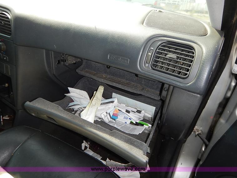 image for item I5429 2001 Volvo S40