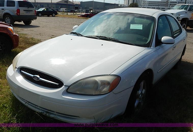 image for item I5430 2001 Ford Taurus SE