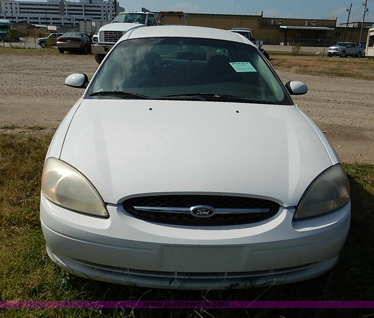 image for item I5430 2001 Ford Taurus SE