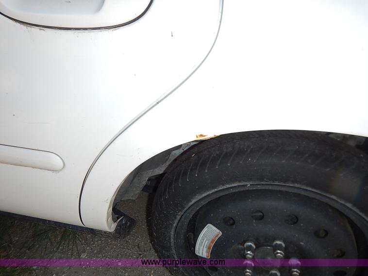 image for item I5430 2001 Ford Taurus SE