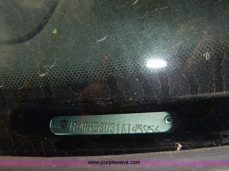 image for item I5430 2001 Ford Taurus SE