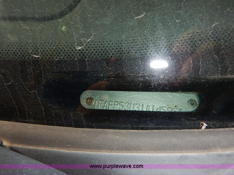 image for item I5430 2001 Ford Taurus SE