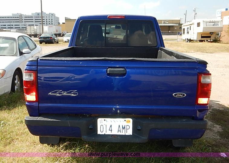 image for item I5431 2005 Ford Ranger SuperCab pickup truck