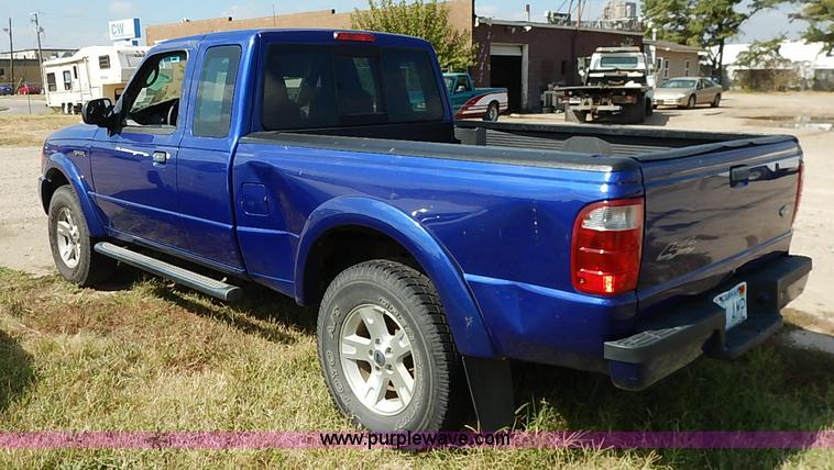 image for item I5431 2005 Ford Ranger SuperCab pickup truck