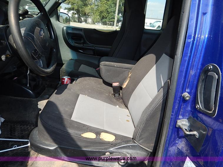 image for item I5431 2005 Ford Ranger SuperCab pickup truck