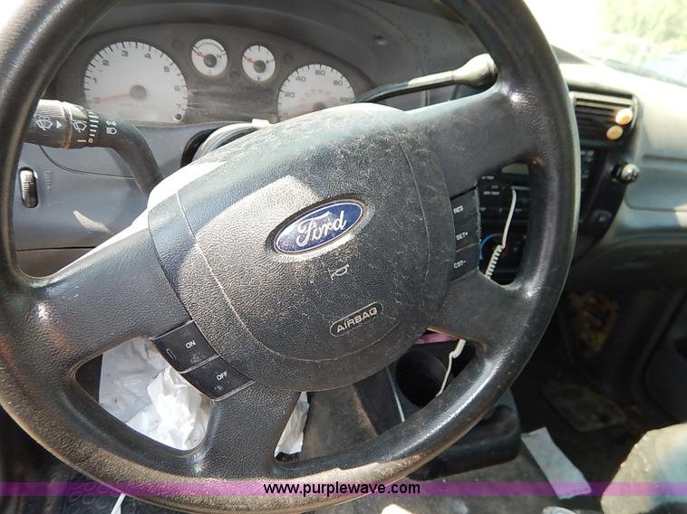 image for item I5431 2005 Ford Ranger SuperCab pickup truck