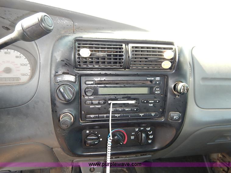 image for item I5431 2005 Ford Ranger SuperCab pickup truck