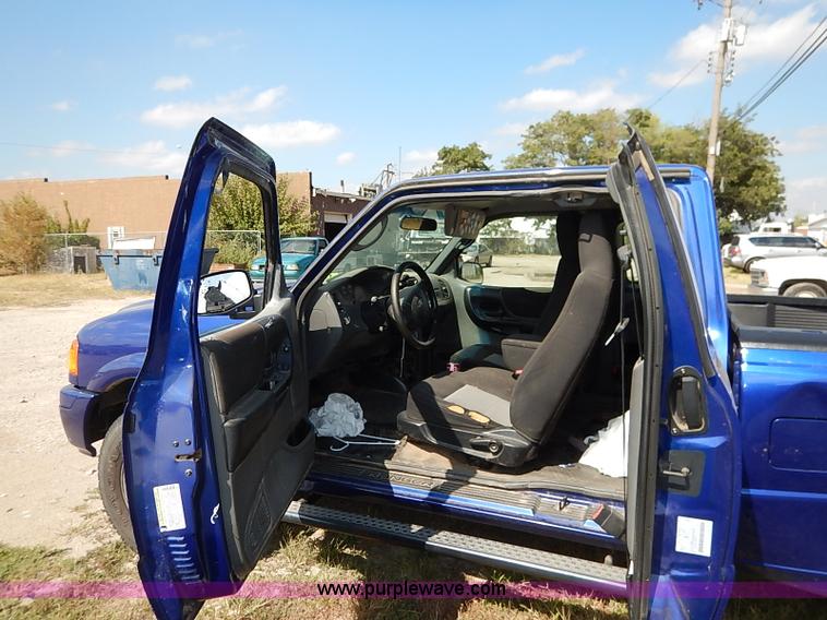 image for item I5431 2005 Ford Ranger SuperCab pickup truck