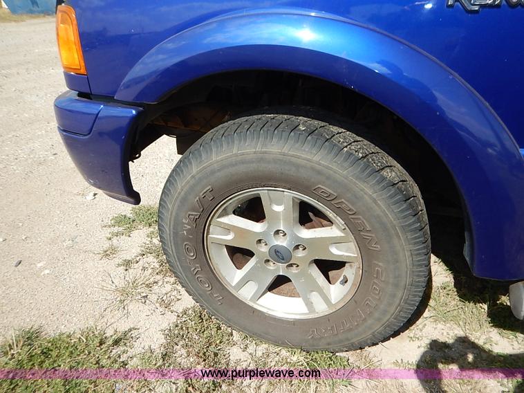 image for item I5431 2005 Ford Ranger SuperCab pickup truck