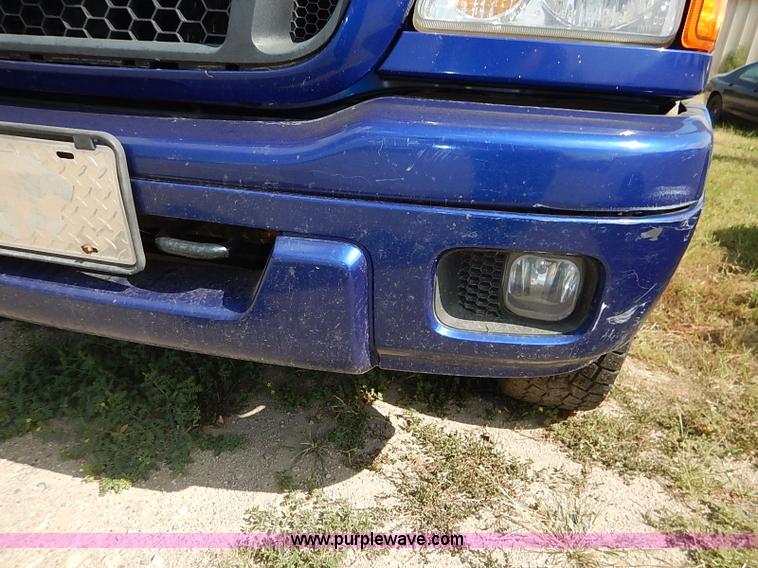 image for item I5431 2005 Ford Ranger SuperCab pickup truck