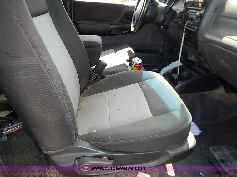 image for item I5431 2005 Ford Ranger SuperCab pickup truck