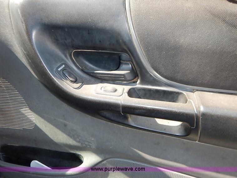 image for item I5431 2005 Ford Ranger SuperCab pickup truck